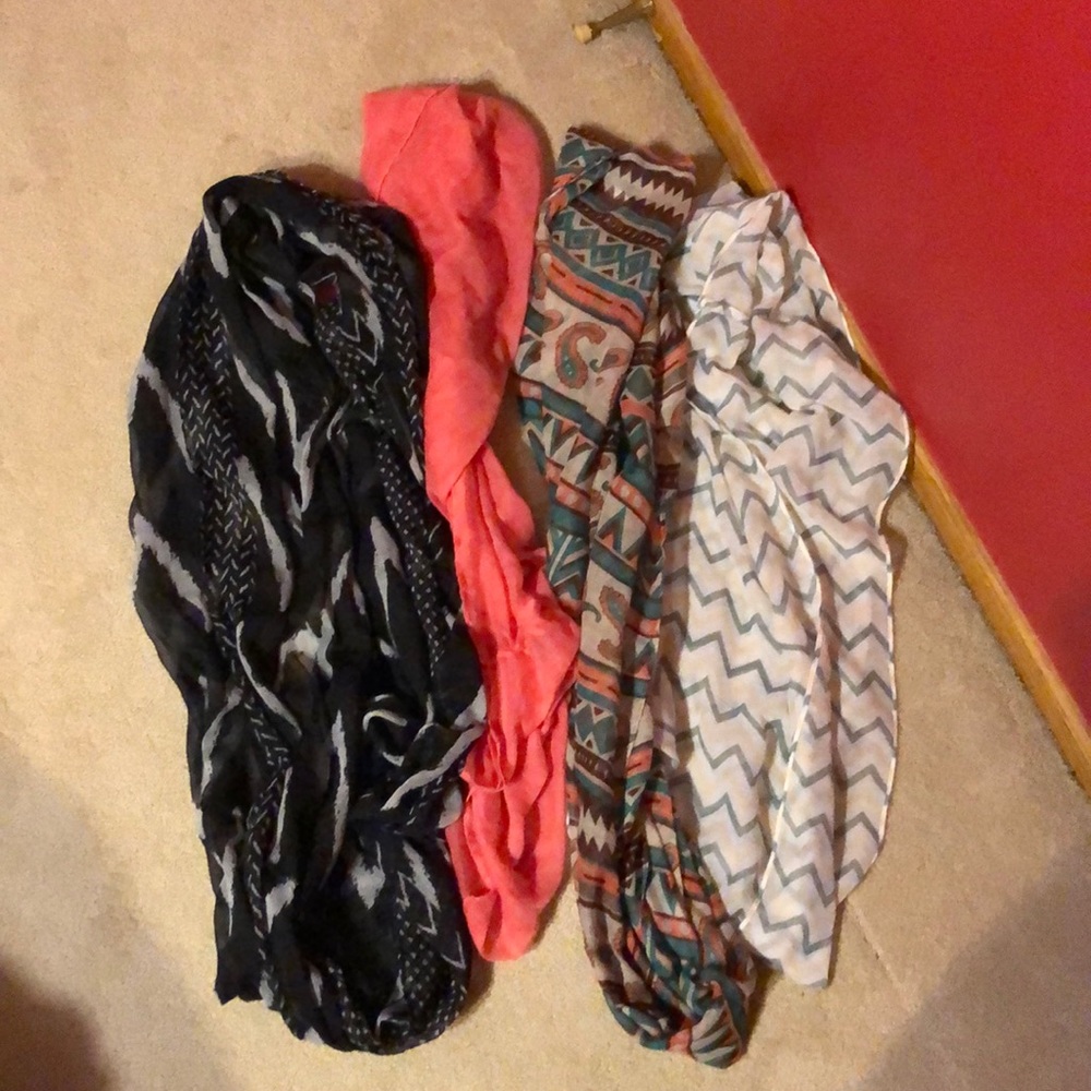 LOT OF 4 INFINITY SCARVES